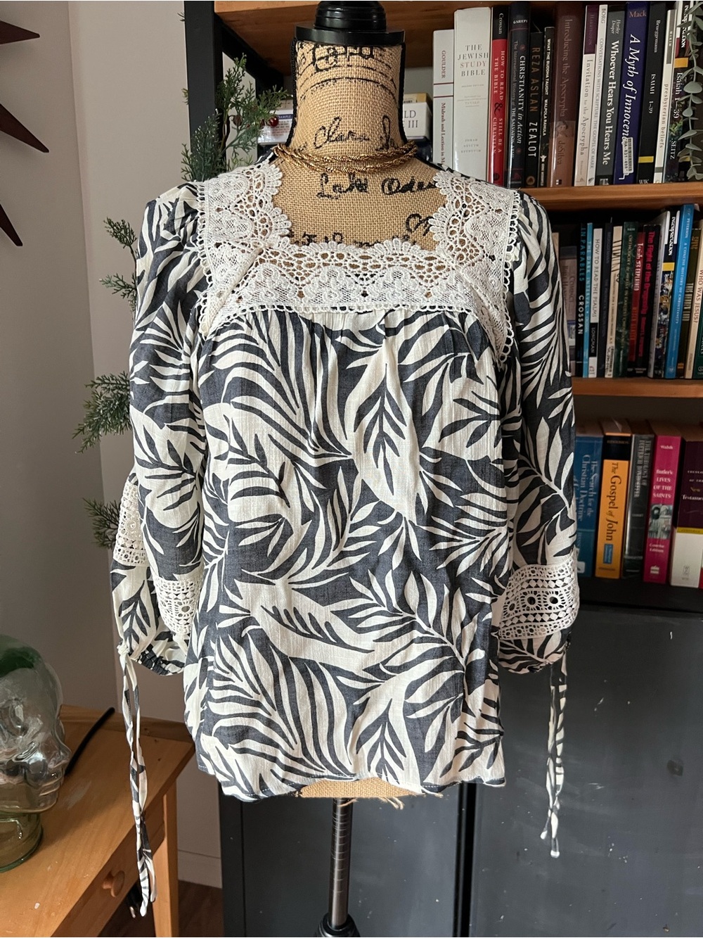 Lace-Trim Black & White Leaf Print Women's Top